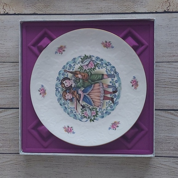 Vintage New In Box Royal Doulton Valentine's Day Plate.  1981 - Picture 1 of 7